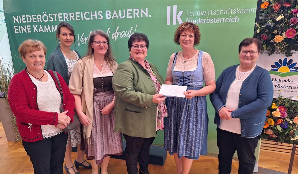 Bürgermeisterin gratulierte Oswalder Kräuterkreis zum NÖ-Ehrenpreis